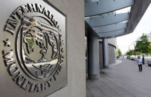 Gobierno asegura que “tecnócratas y pelucones” buscan financiamiento del FMI para derrocar la revolución