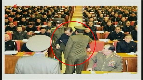 Líder norcoreano ejecutó a su tío “traidor”