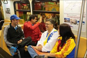 Maduro viaja en metro pero no en hora pico (Foto)