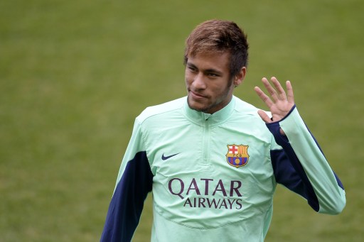 Neymar empieza a realizar ejercicios con el balón