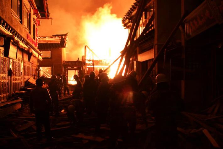 Incendio destruye milenaria aldea tibetana en China