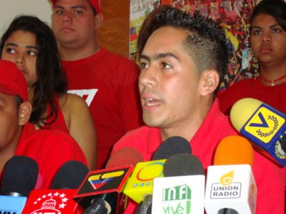 Robert Serra advierte que defenderán “el legado de Chávez en cualquier escenario”