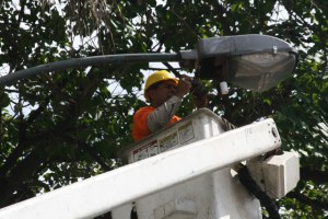 Chacao recupera el alumbrado público en las principales avenidas (Fotos)