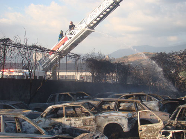Incendio arrasa con más de 100 vehículos en Aragua