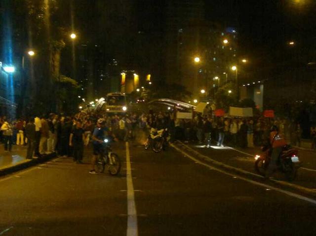 Cerrado elevado de La Candelaria por protestas  (FOTO)