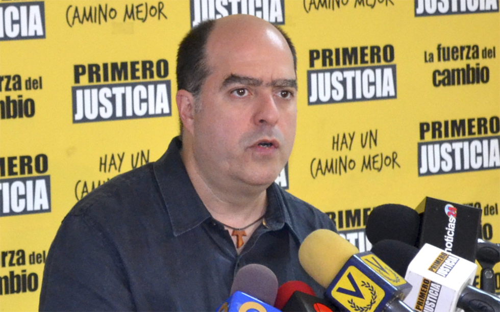 Julio Borges: El Gobierno castiga a los venezolanos en lugar de resolver el caos económico