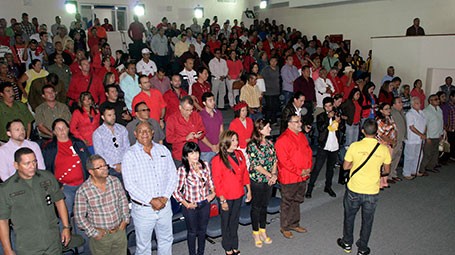 Oficialistas y opositores van a la calle el 12 de febrero