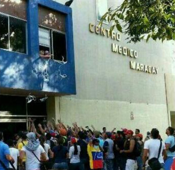 Centro Médico Maracay obsequia mascarillas a estudiantes (FOTO)
