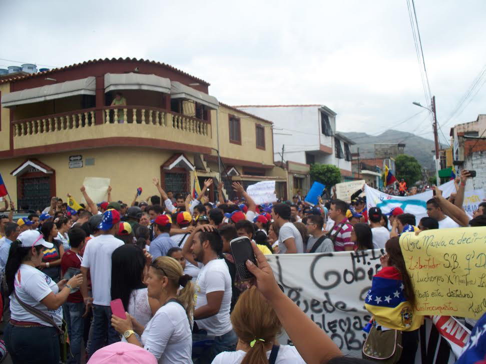 Con marcha pacífica pidieron libertad para estudiantes detenidos en Rubio