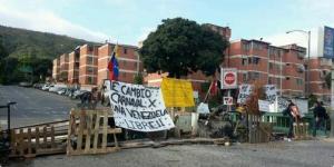 Este es el mensaje de una barricada en La Trinidad (Foto)