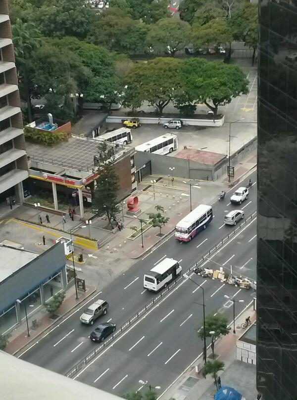 Trancada Francisco de Miranda a la altura de la Torre HP, sentido este-oeste