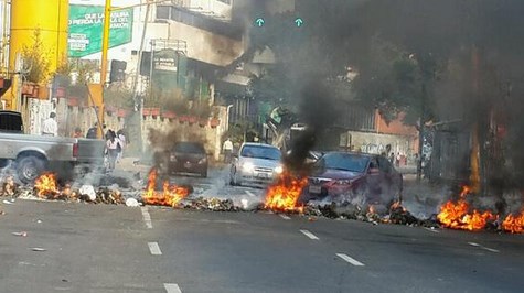 Trancados todos los accesos hacia Bello Monte (Fotos)