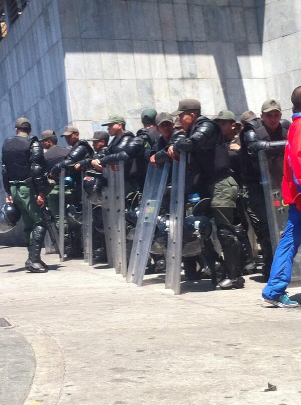 Presencia de la PNB y GNB en Plaza Venezuela por marcha de la oposición (Fotos)