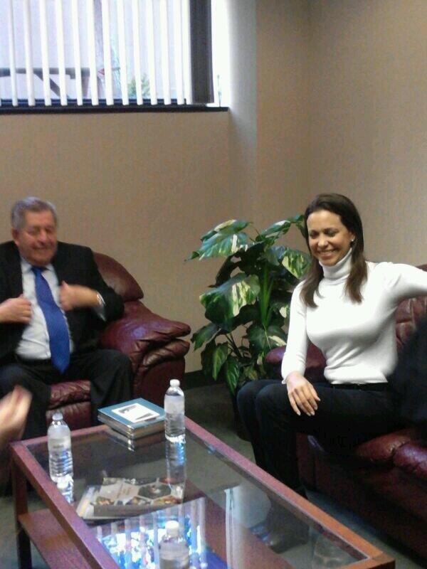 Diputada @MariaCorinaYA reunida con el Embajador de Panamá en la OEA (Foto)