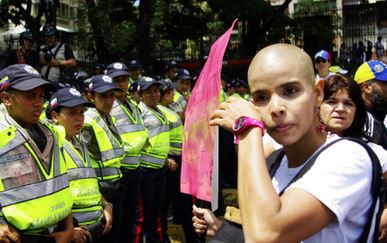 La foto desgarradora del día: Compatriota con cáncer implora mejor tratamiento