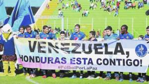 Multan a equipo de fútbol en Honduras por apoyar a Venezuela