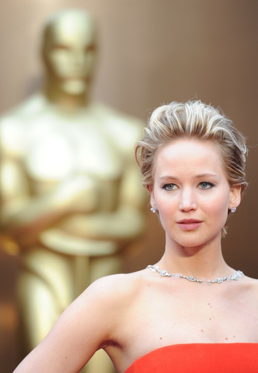 ¿Impecable?…. la actriz Jennifer Lawrence en los Oscars 2014 (así se caiga)