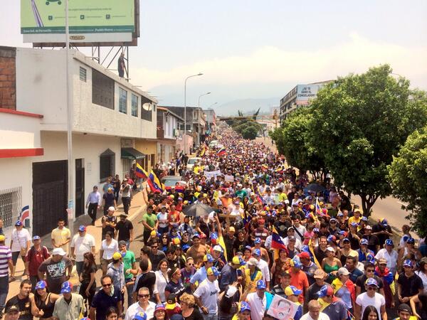 Estudiantes desbordaron San Cristóbal en marcha a la Fiscalía (Fotos)