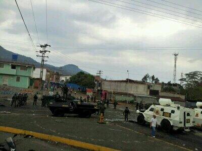 GN arremete en Táchira contra vecinos en La Rotaria (VIDEO + Fotos)