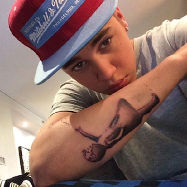 Justin Bieber muestra su nuevo tatuaje (Foto)