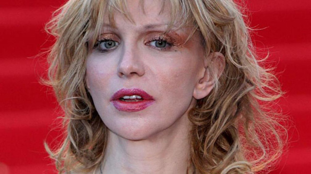 Courtney Love ‘revela’ coordenadas del lugar donde estaría el avión malasio