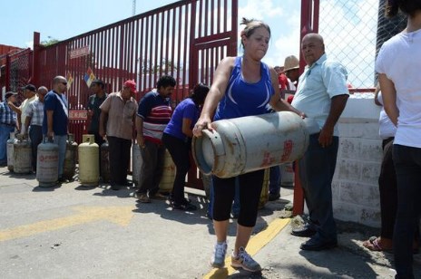 Así está la cola para comprar gas (Foto)