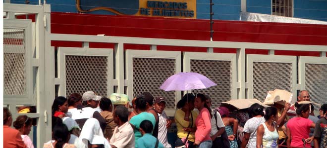 Con tarjetas no se solventa la escasez de alimentos