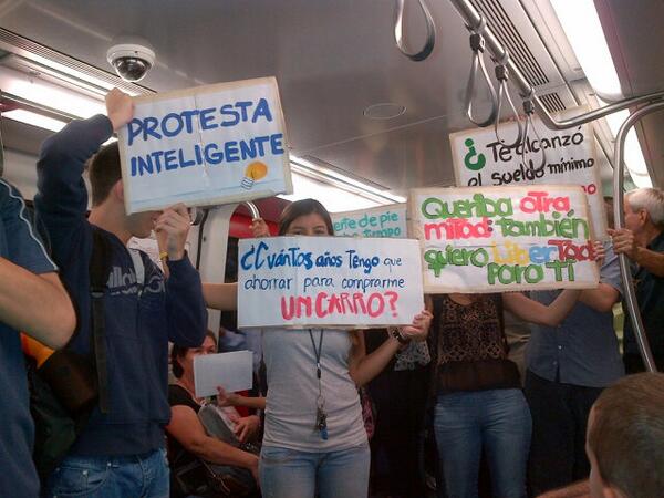 Estudiantes llevan las protestas inteligentes al Metro de Caracas (Foto)