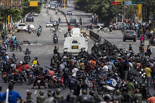 Extraoficial: Colectivos y GN se matan entre ellos en Los Ruices