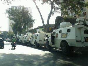 Reportan presencia de tanquetas en la Andrés Bello (Fotos)