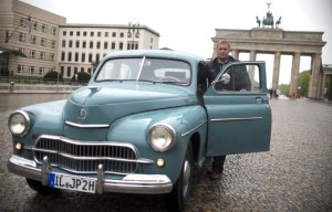 El carro de Karol Wojtyla viaja desde Austria a la canonización (Fotos y Video)