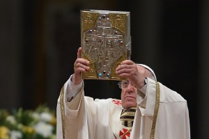 El Papa pide llevar la fe “hasta los confines de la Tierra”