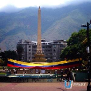 Izan bandera gigante en la Plaza Altamira (Foto)