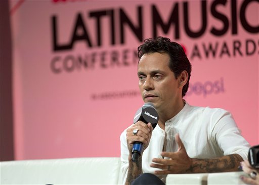 Marc Anthony recibe donación para construir orfanato en Colombia