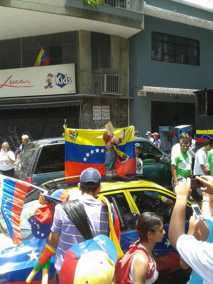 Chucky se concentró en Chacao para ir al campamento PNUD (Foto)