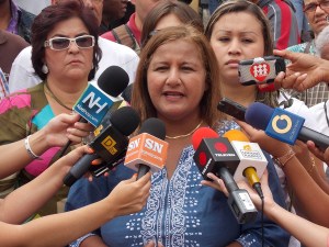 Dinorah Figuera rechazó junto a concejales y madres de estudiantes, la violencia en la UCV