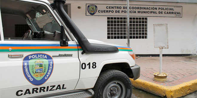 Tres efectivos de Policarrizal fueron capturados tras desvalijar un carro