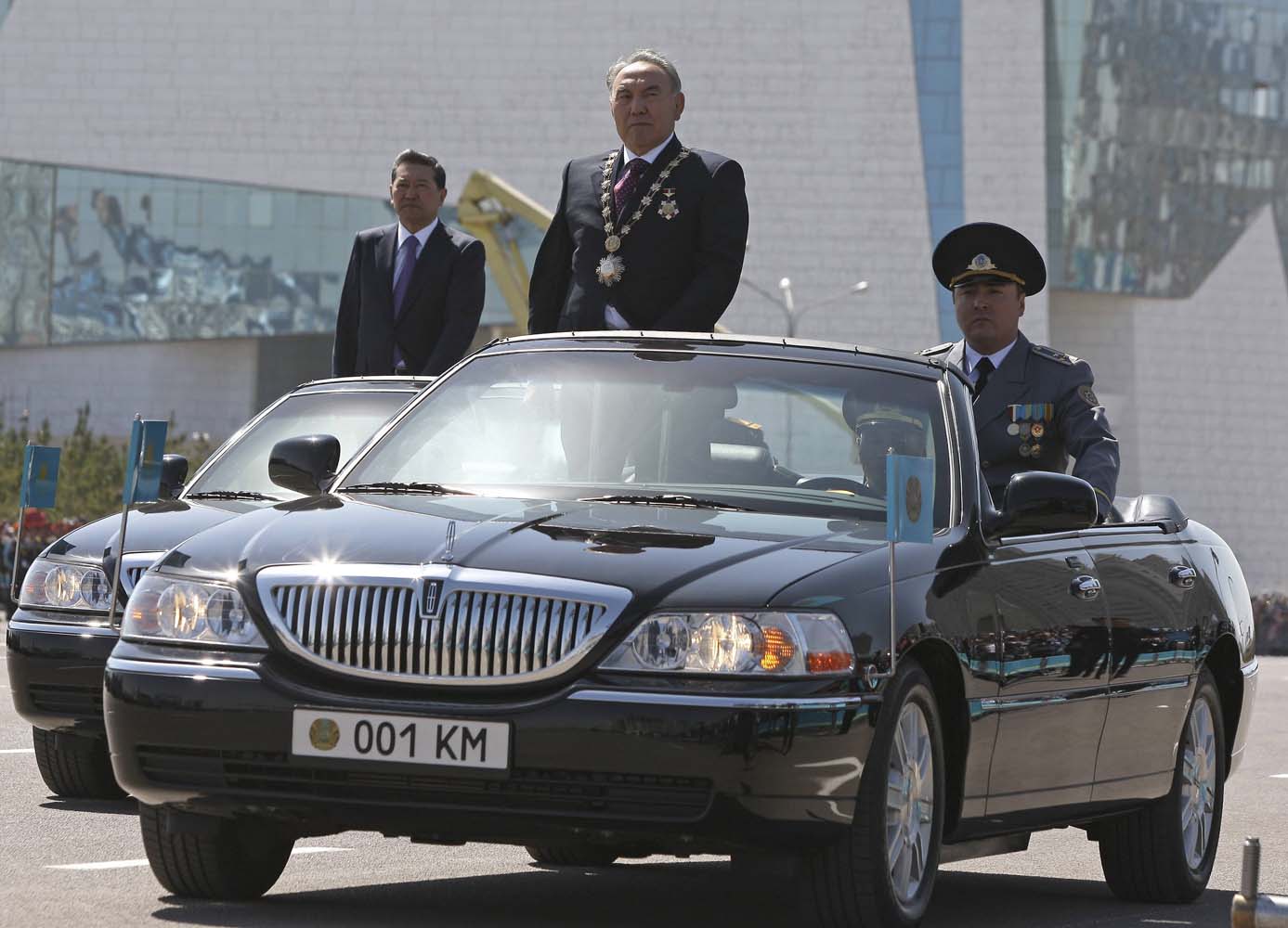Toma nota Nicolás: Presidente kazajo renuncia tras enfrentar el descontento social