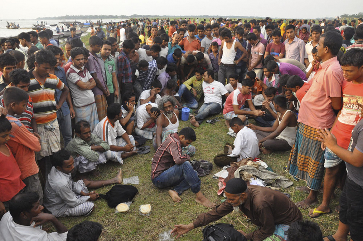 Se hunde ferry con 200 pasajeros en Bangladesh, recuperan 12 cuerpos (Fotos)