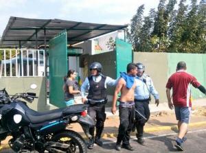 Allanan casa en Maracaibo y se llevan a joven preso (Foto)