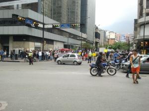 Restablecen paso vehicular en calle Élice de Chacao