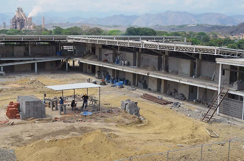 Escasez de materiales retrasa construcción de tres escuelas en Miranda