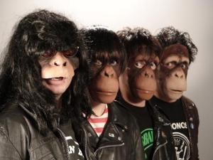 La banda que se disfraza de monos y rinde tributo a Ramones