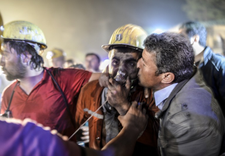 Sube a 201 el balance de muertos en explosión en mina turca