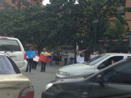 Vecinos de El Cafetal salen a protestar #8M (Fotos)