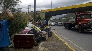 Por invasión fueron desalojadas 40 familias cerca de la autopista Francisco Fajardo