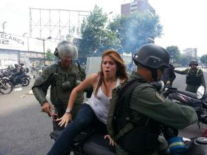 Al menos 80 jóvenes detenidos por la GNB en la Av. Francisco de Miranda (Fotos)