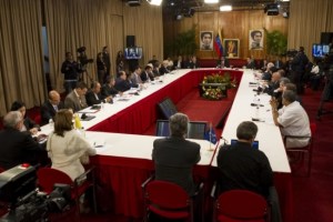 Venezuela entra en compás de espera para diálogo tras ausencia de Unasur