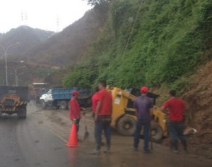 Reportan deslizamiento de tierra en el Km 1 de la Panamericana