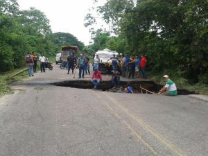 Se hundió la vía en la Troncal 1 de Táchira (Foto)